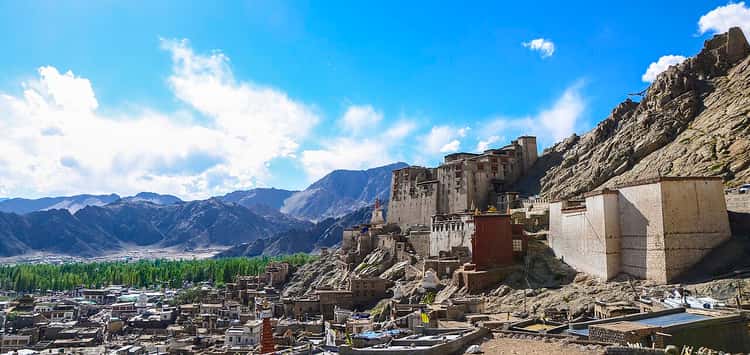 Arrive in Leh • settle into the mountains