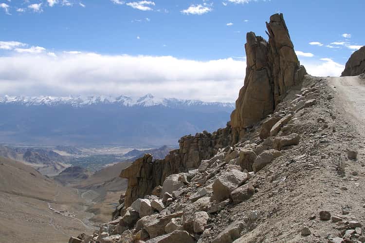 Khardung La • a mountain-road day